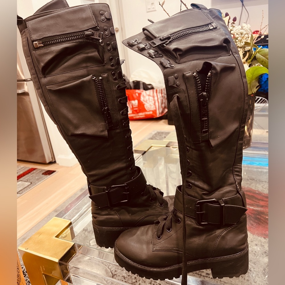 DOLLSKILL - Current Mood Obsidian Pocket
Combat Boots